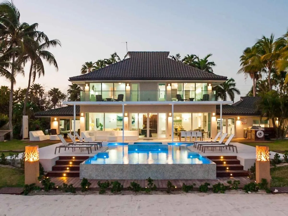 Black Urchin Boutique Resort Bodden Town Apartahotel