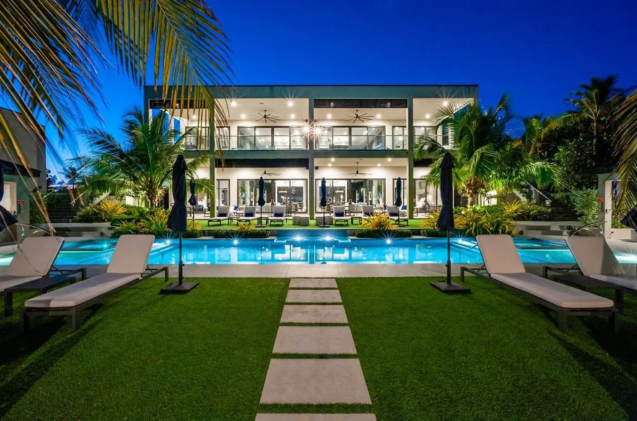 Black Urchin Boutique Resort Bodden Town Apartahotel