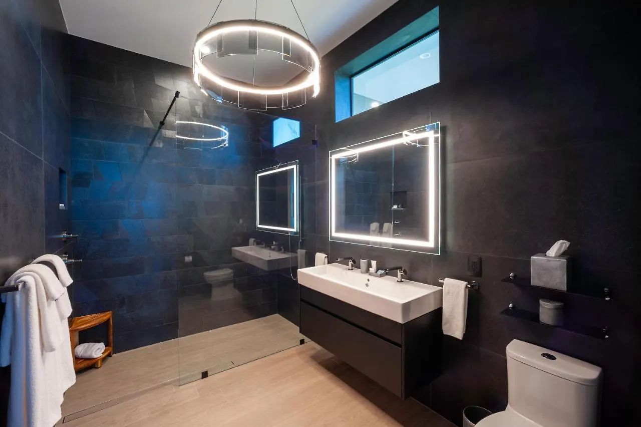 Black Urchin Boutique Resort Bodden Town Apartahotel